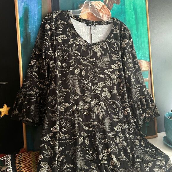 2 Dye 4 Chic Long Sleeve Black and Gold Floral Dress - Picture 15 of 16